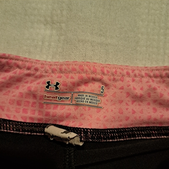 Under Armour girls size 5 black skirt with modesty shorts - Picture 2 of 4